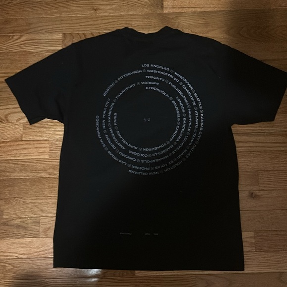 NEVER WORN Official Renaissance World Tour Shirt Size L - Picture 2 of 2